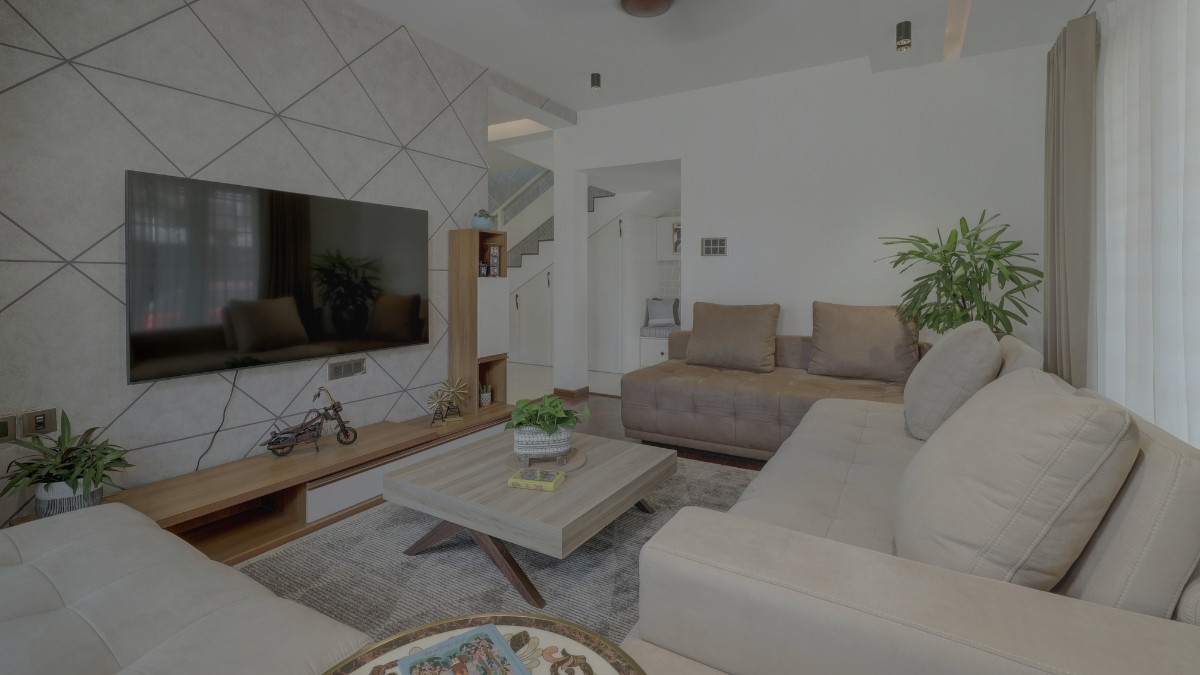 Sala de estar con muebles, televisor y objetos de uso cotidiano en una vivienda